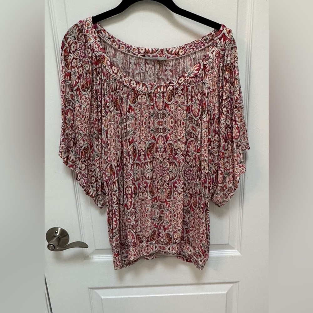 Dalia Floral Elbow Sleeve top in Size large.